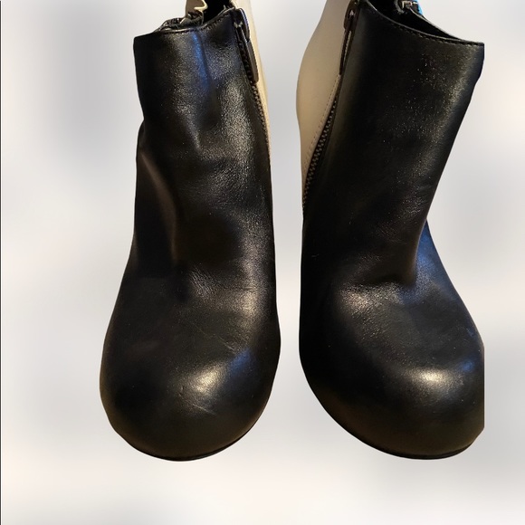 Booties Shoemint size 8.5M in great pre Owned condition, Nancy style - Picture 3 of 9